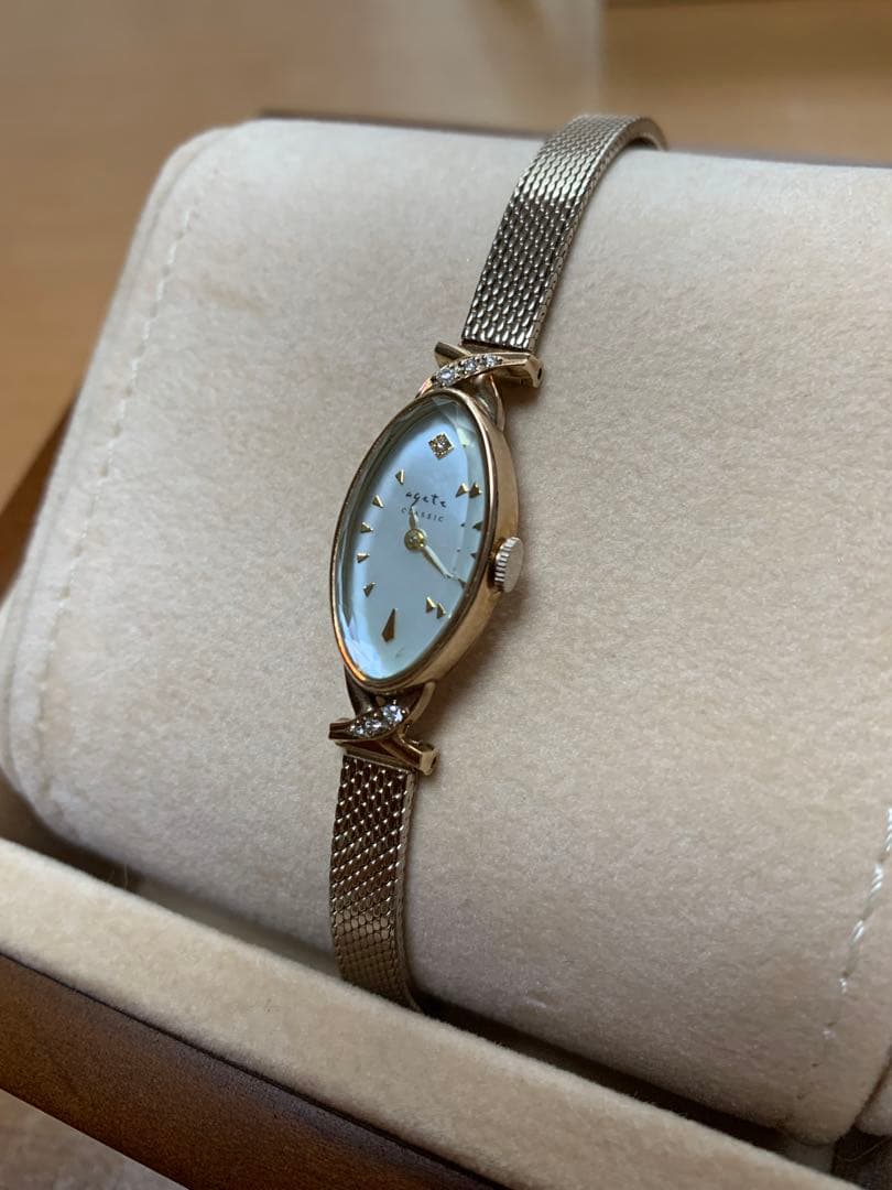ななです。✨agete オーバルフェイスジュエリーウォッチ極美品です。
