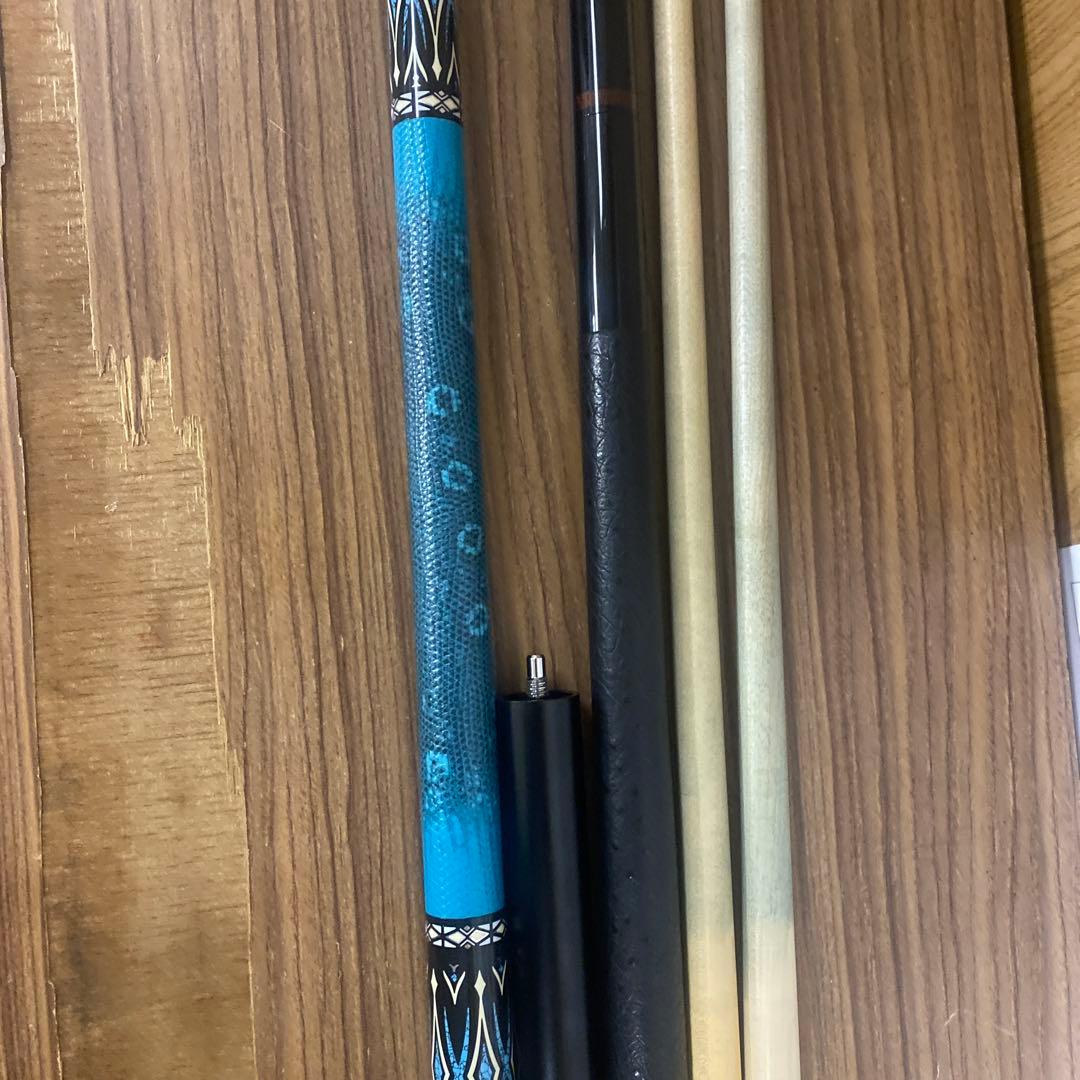 ビリヤードキュー と　ブレイクキュー