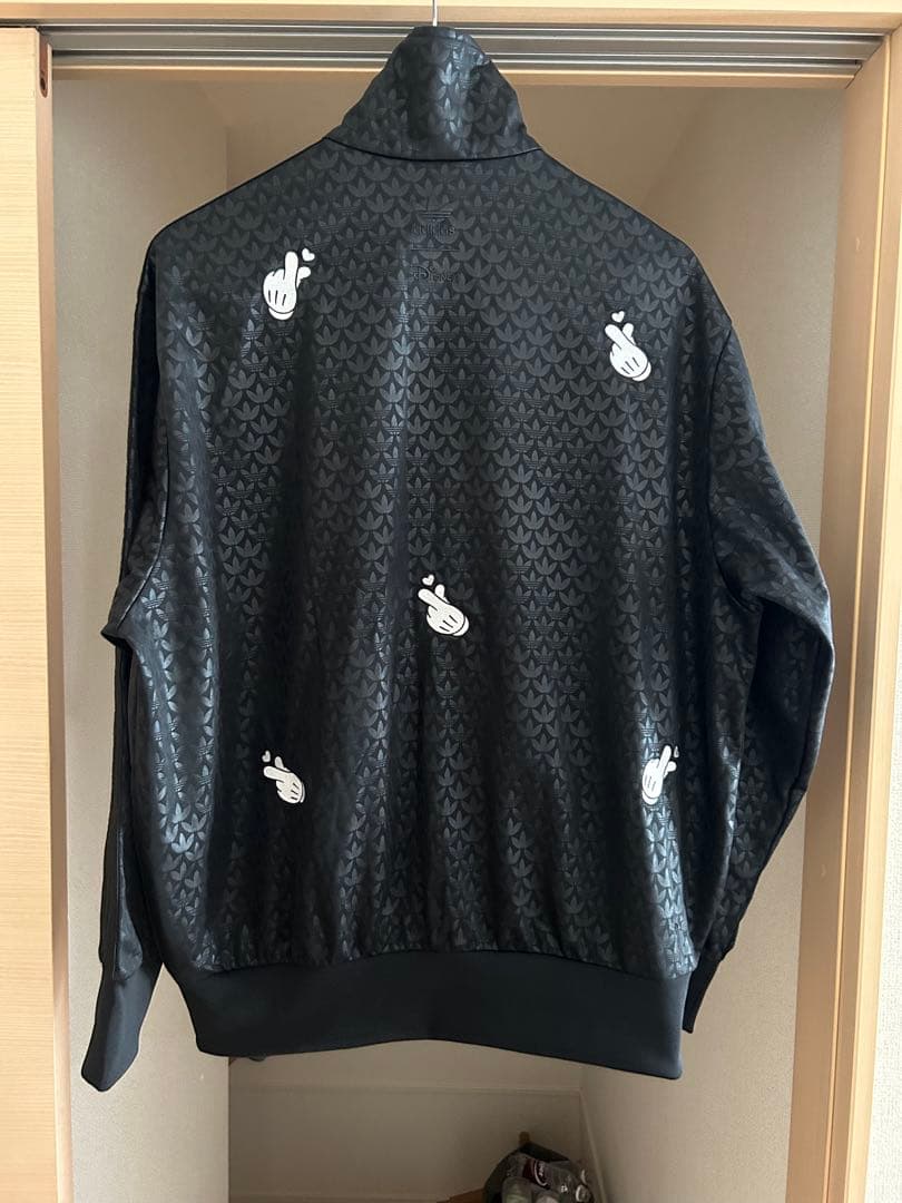 adidasミッキーマウス FIREBIRD モノグラム 刺繍 TRACKTOP