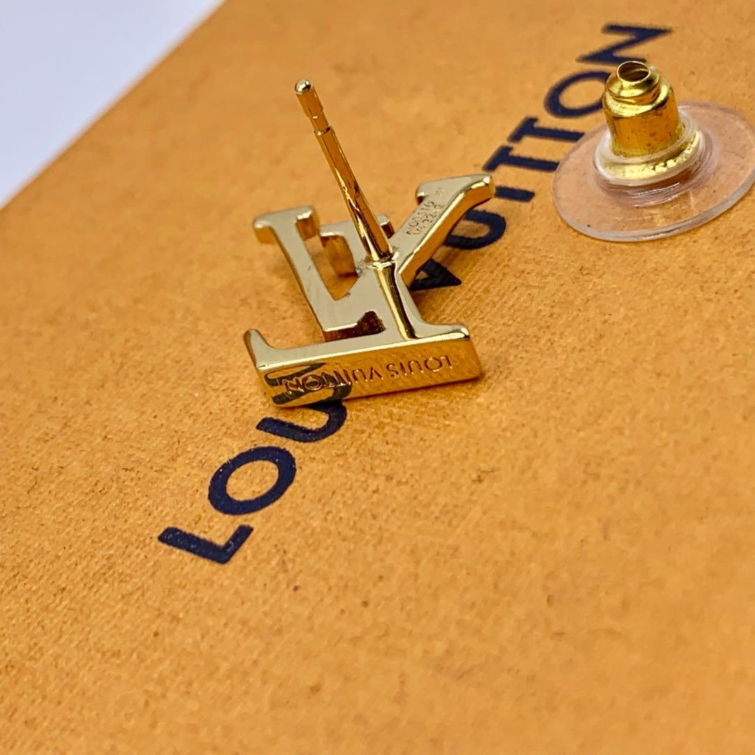 【超美品】ルイヴィトン　ピアス　LVロゴ　ゴールド M00610