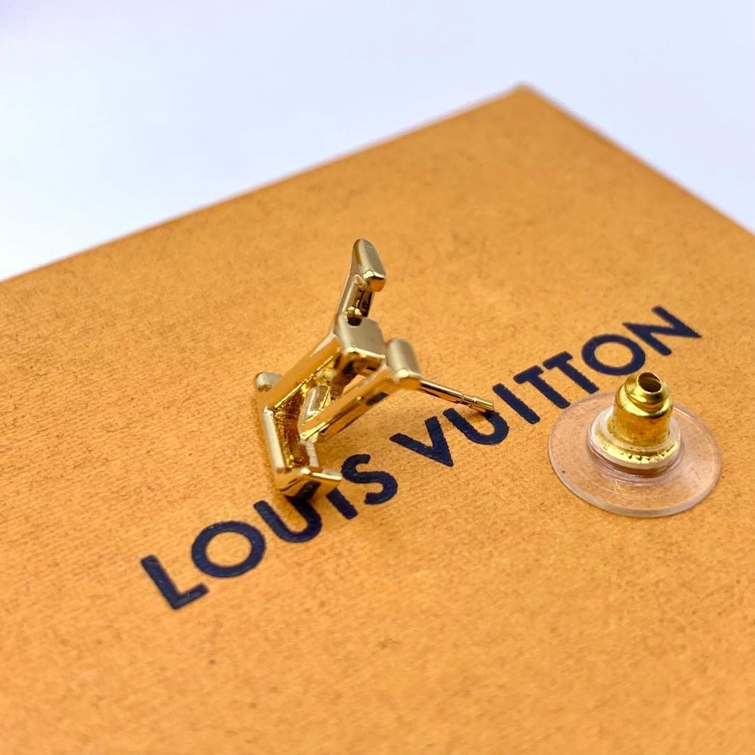 【超美品】ルイヴィトン　ピアス　LVロゴ　ゴールド M00610