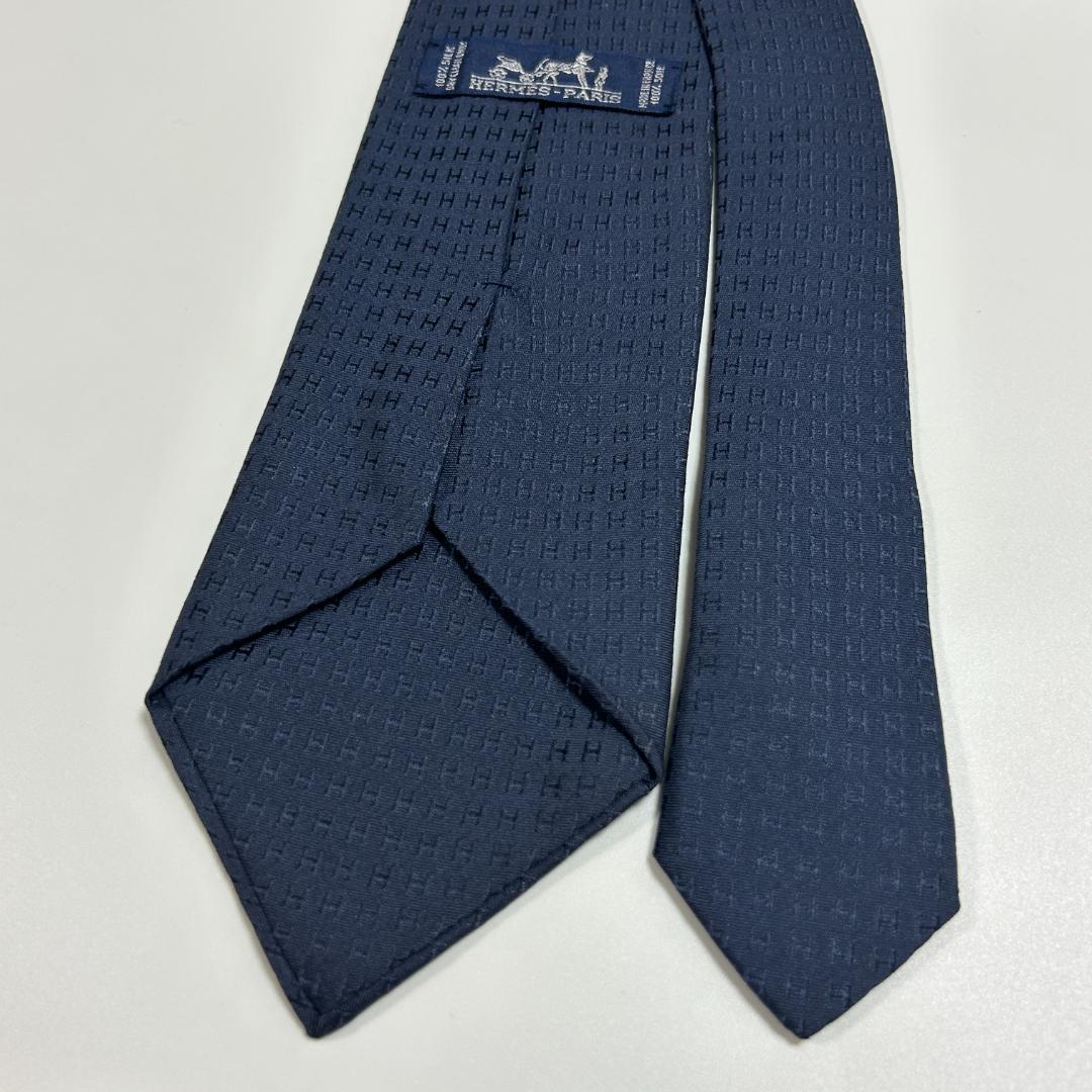 美品 エルメス ネクタイ ファソネ　ネイビー　シルク ネイビー 総柄 ビジネス