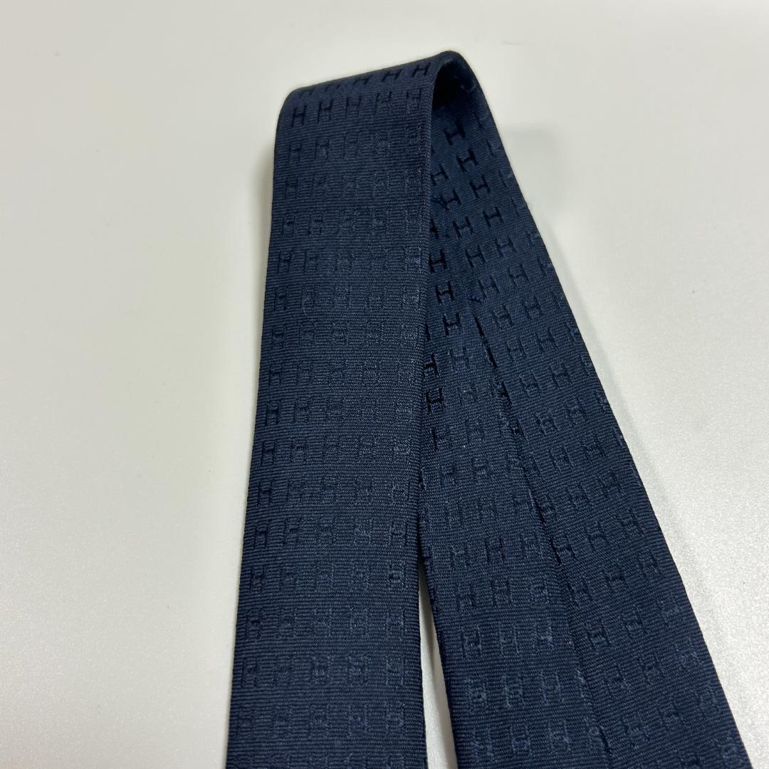 美品 エルメス ネクタイ ファソネ　ネイビー　シルク ネイビー 総柄 ビジネス