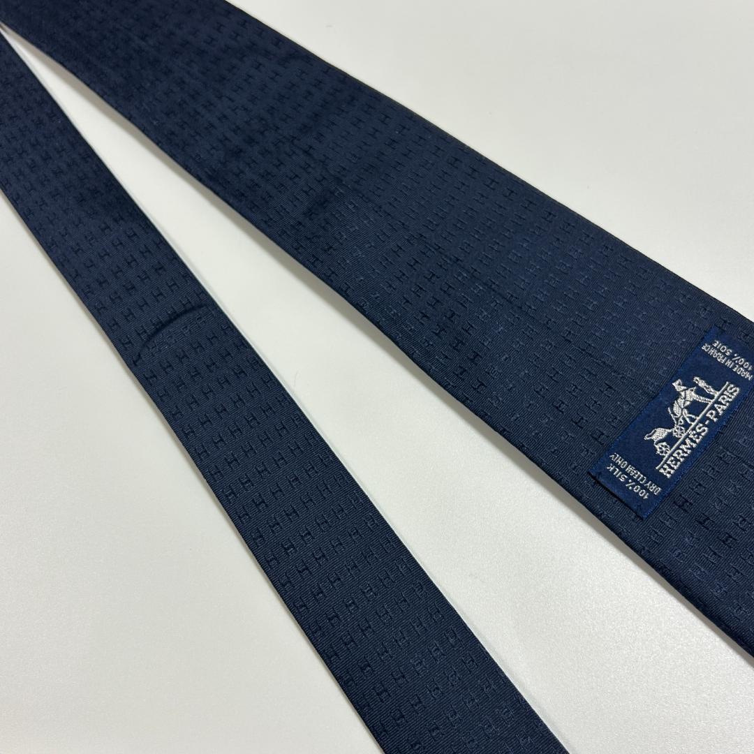 美品 エルメス ネクタイ ファソネ　ネイビー　シルク ネイビー 総柄 ビジネス