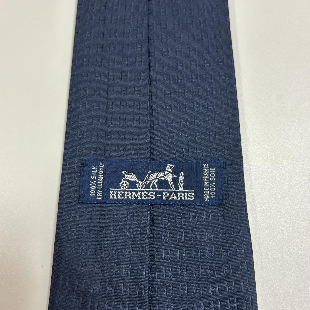 美品 エルメス ネクタイ ファソネ　ネイビー　シルク ネイビー 総柄 ビジネス