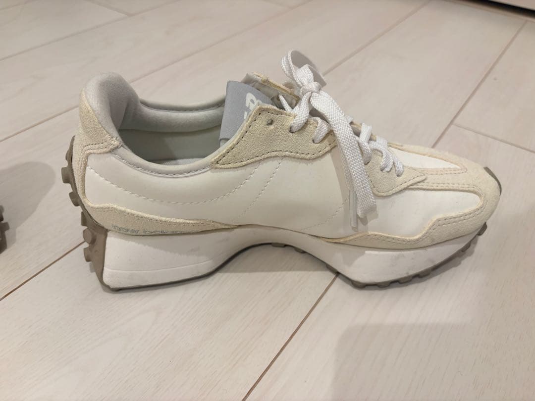 New Balance スニーカー327 ホワイト/グレー　24センチ