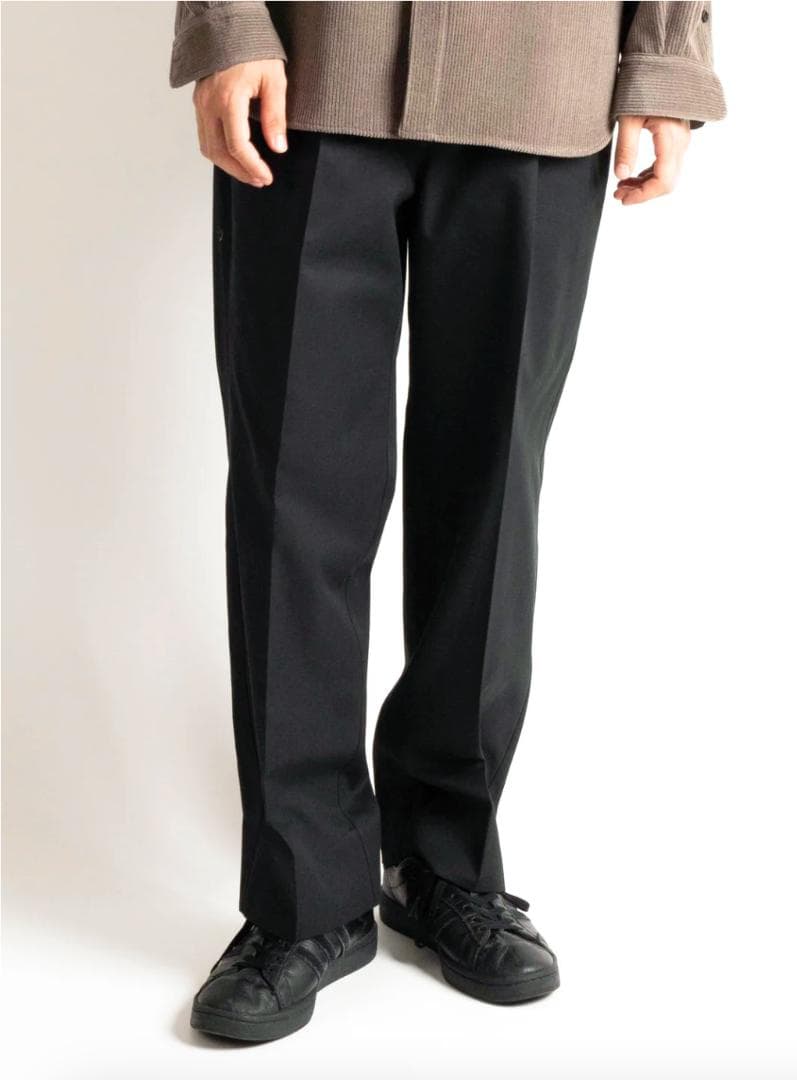 Cornierコルニエ　FINX COTTON GABARDINE SLACKS