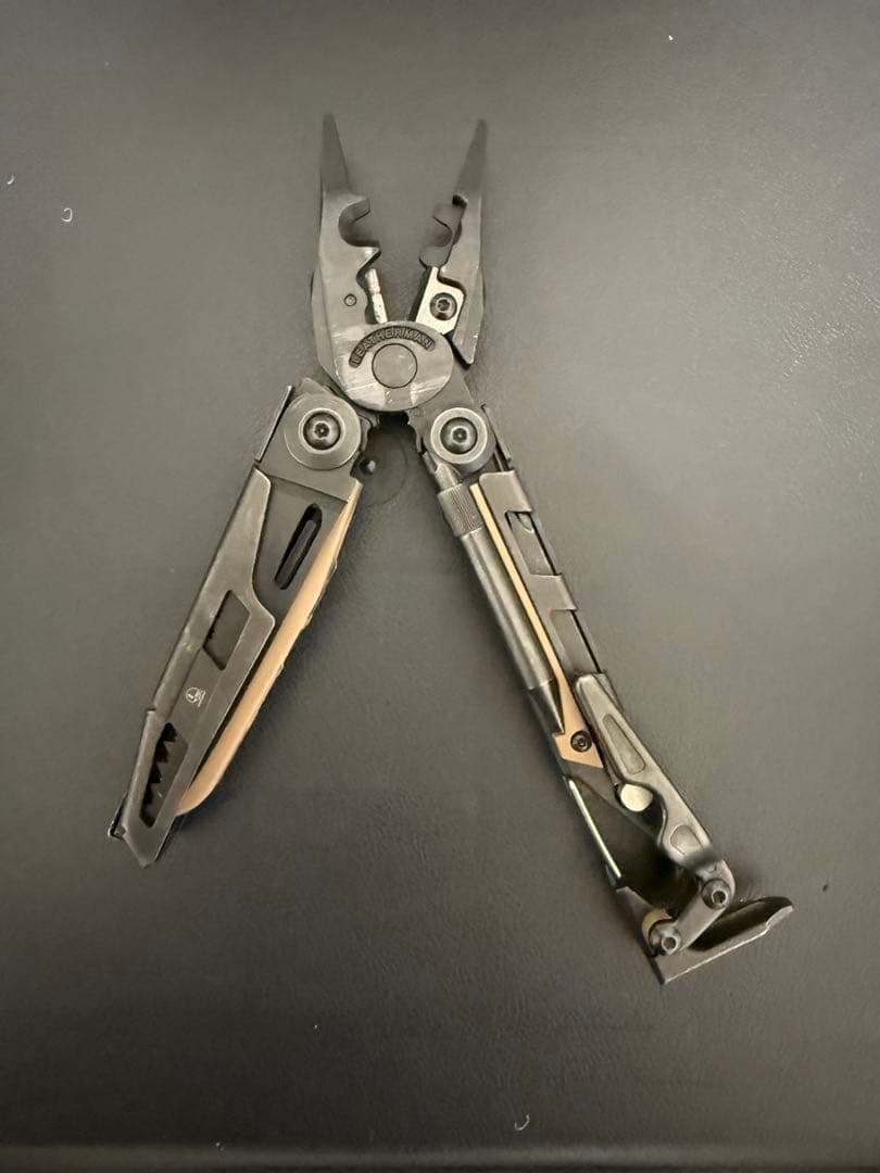 個人装備 LEATHERMAN MUT EOD