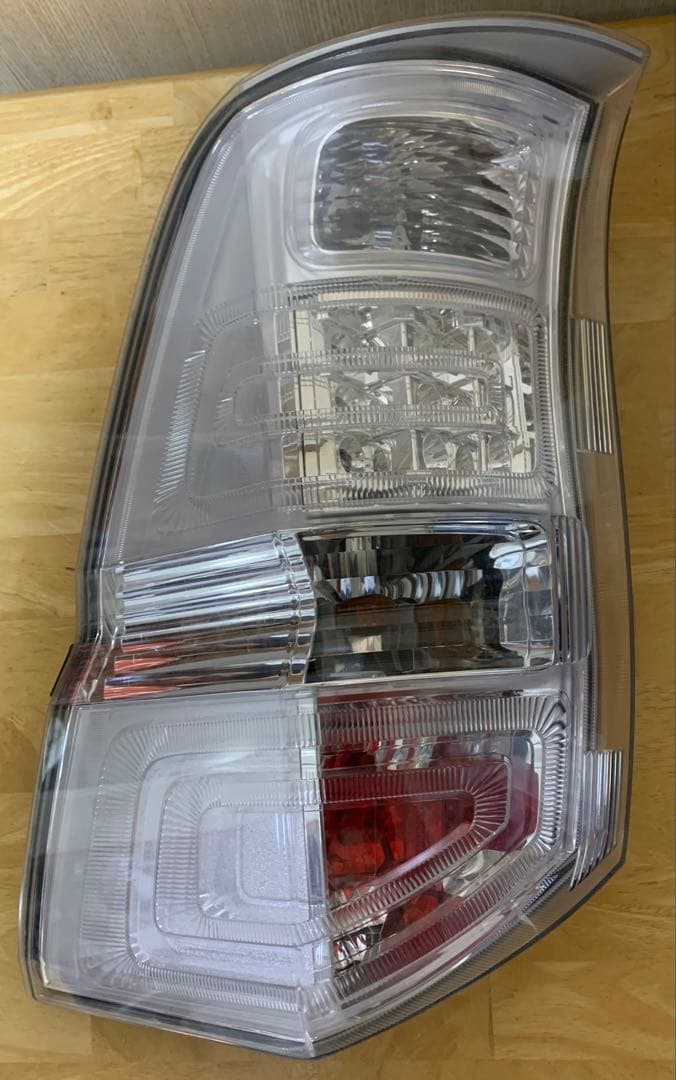 ホンダ ステップワゴン 2010 テールライト DBA-RK5