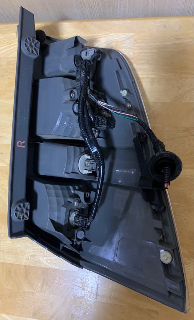 ホンダ ステップワゴン 2010 テールライト DBA-RK5