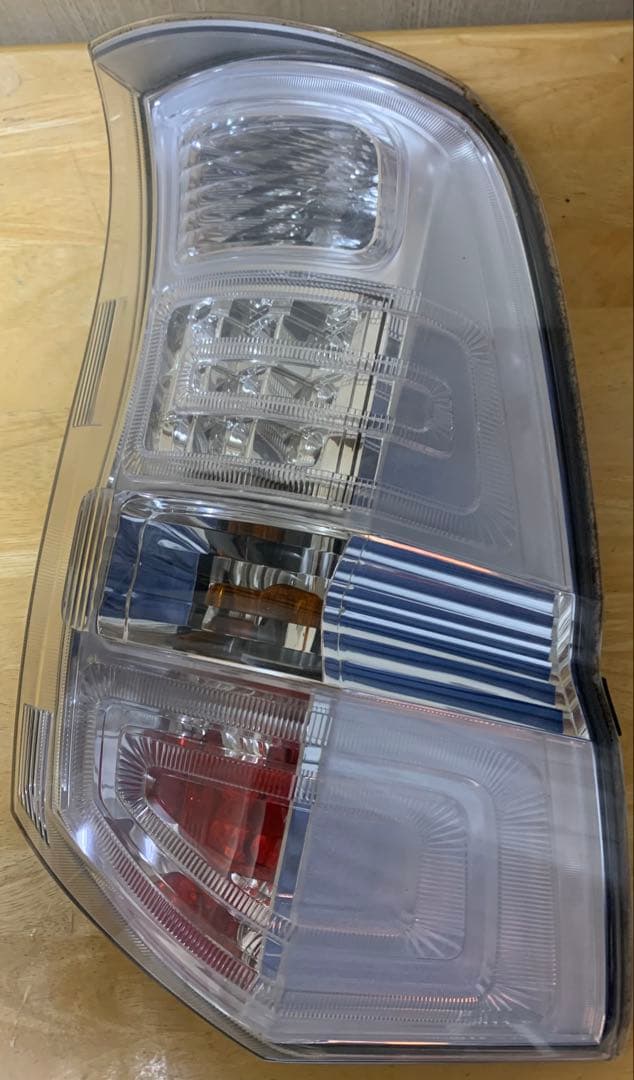 ホンダ ステップワゴン 2010 テールライト DBA-RK5