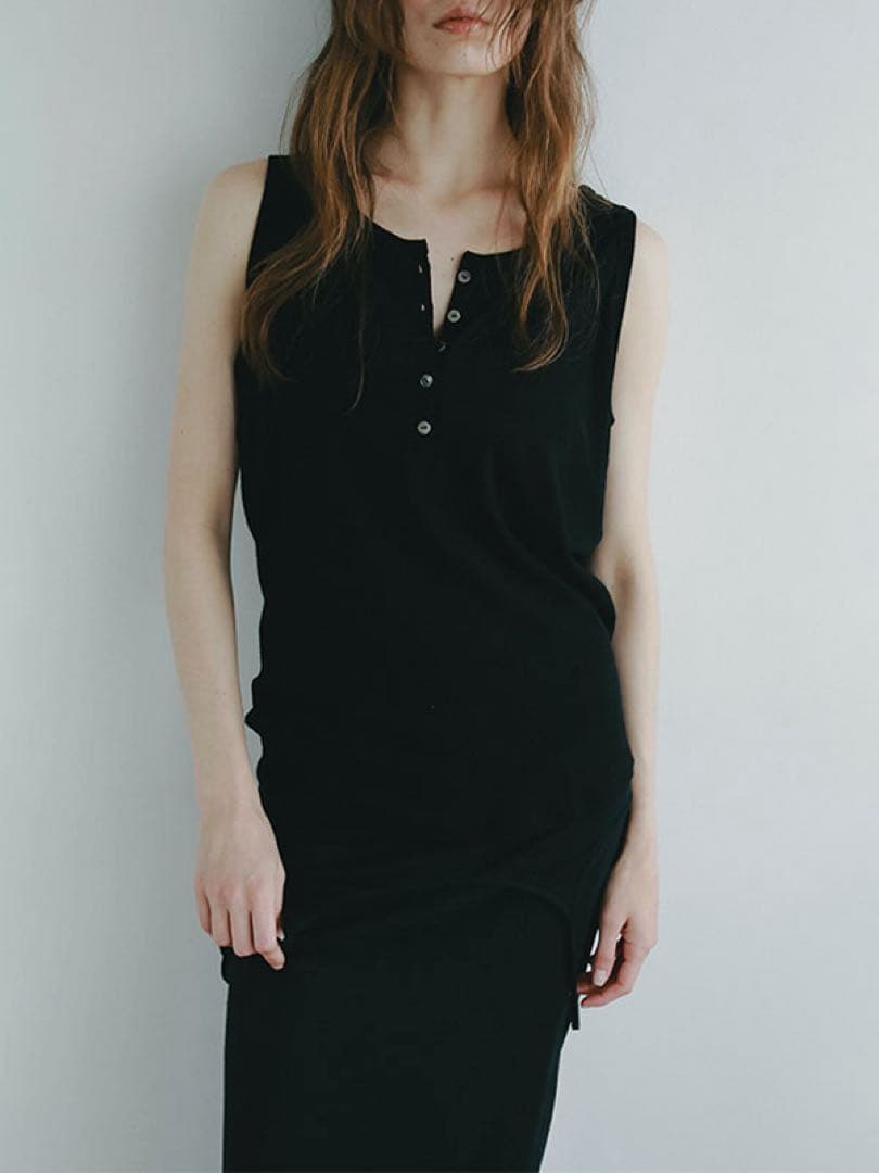 ETRE TOKYO ヘンリーネックエアリータンクトップ　ブラック