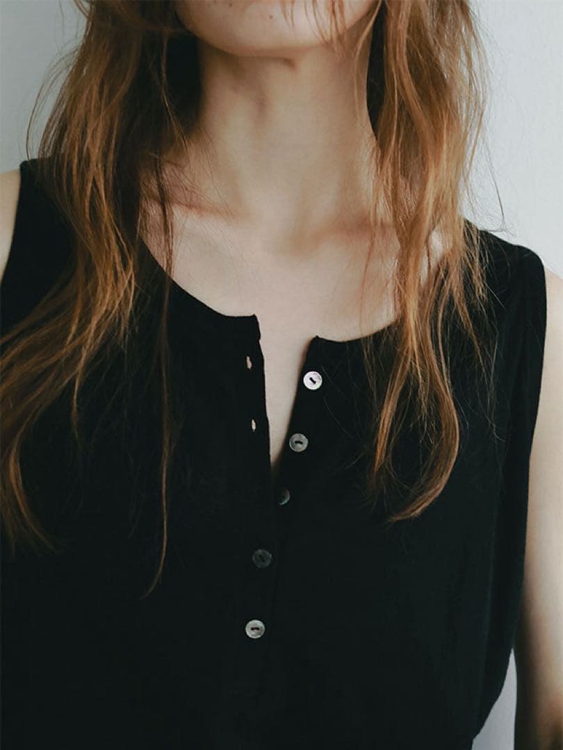 ETRE TOKYO ヘンリーネックエアリータンクトップ　ブラック