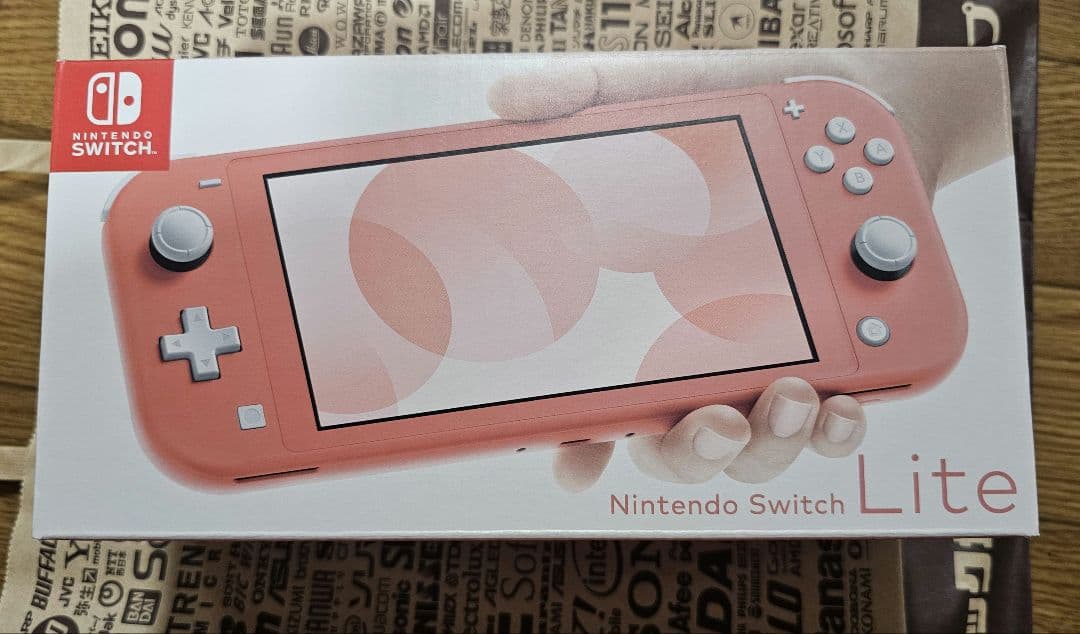 新品　任天堂　Switchライト　コーラルピンク