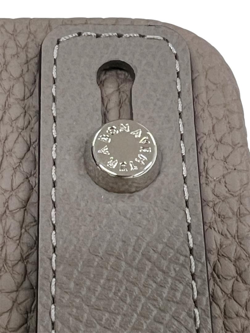 【美品】ボナベンチュラ iPhone 16ケース ハンドル付き エトープ