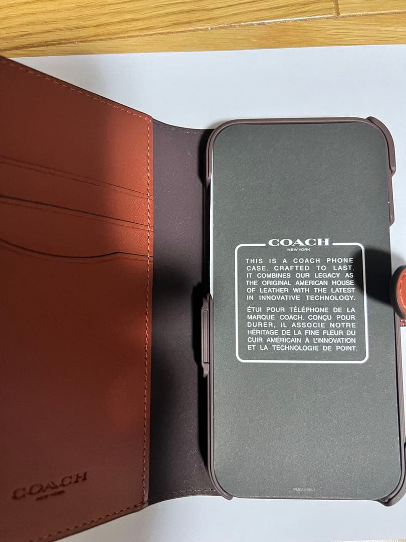 新品未使用　coach iPhone 15pro スマホケース