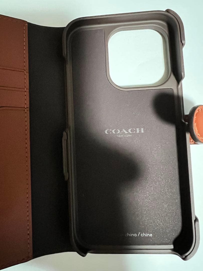 新品未使用　coach iPhone 15pro スマホケース