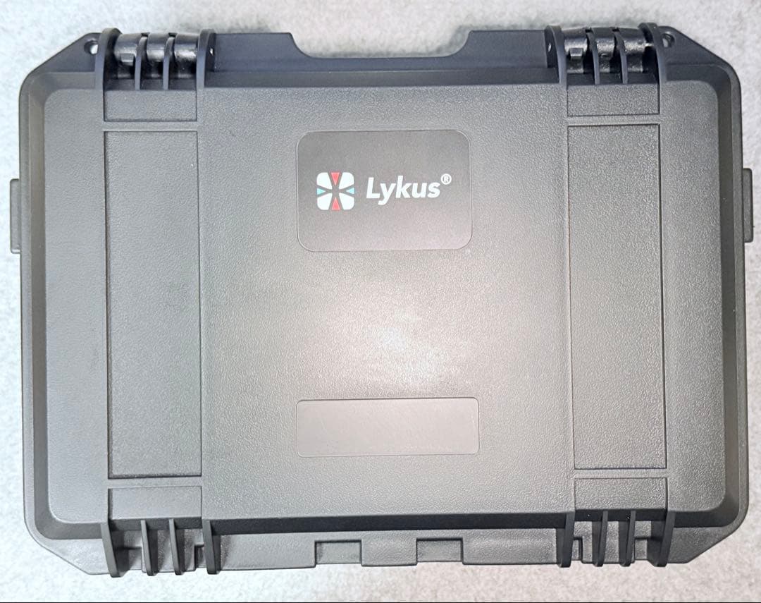 【特注ケース・周辺機器付き・美品】 Quest 3