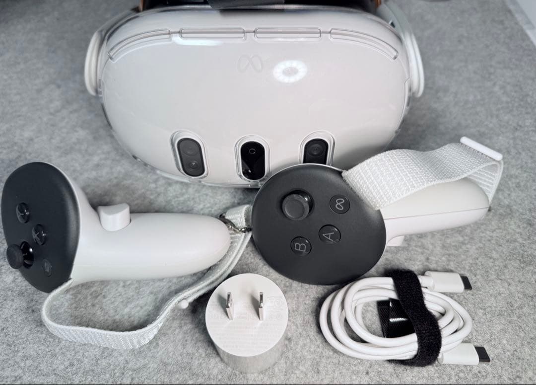 【特注ケース・周辺機器付き・美品】 Quest 3