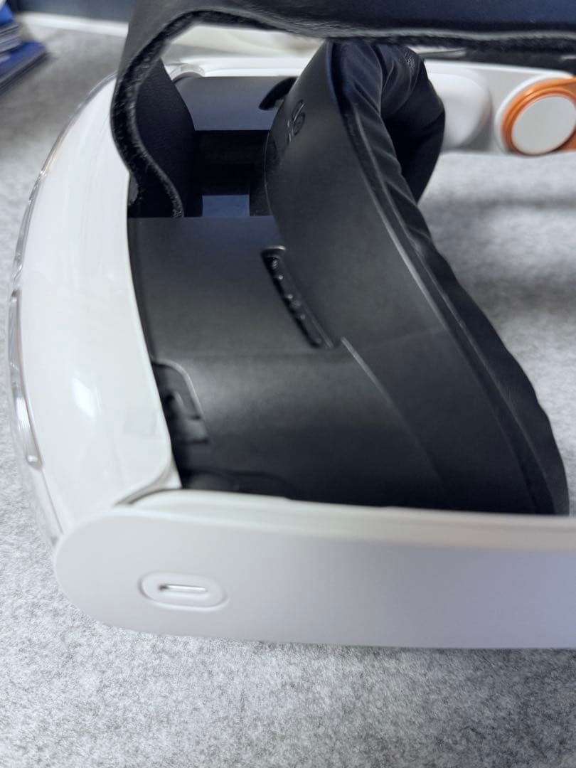 【特注ケース・周辺機器付き・美品】 Quest 3