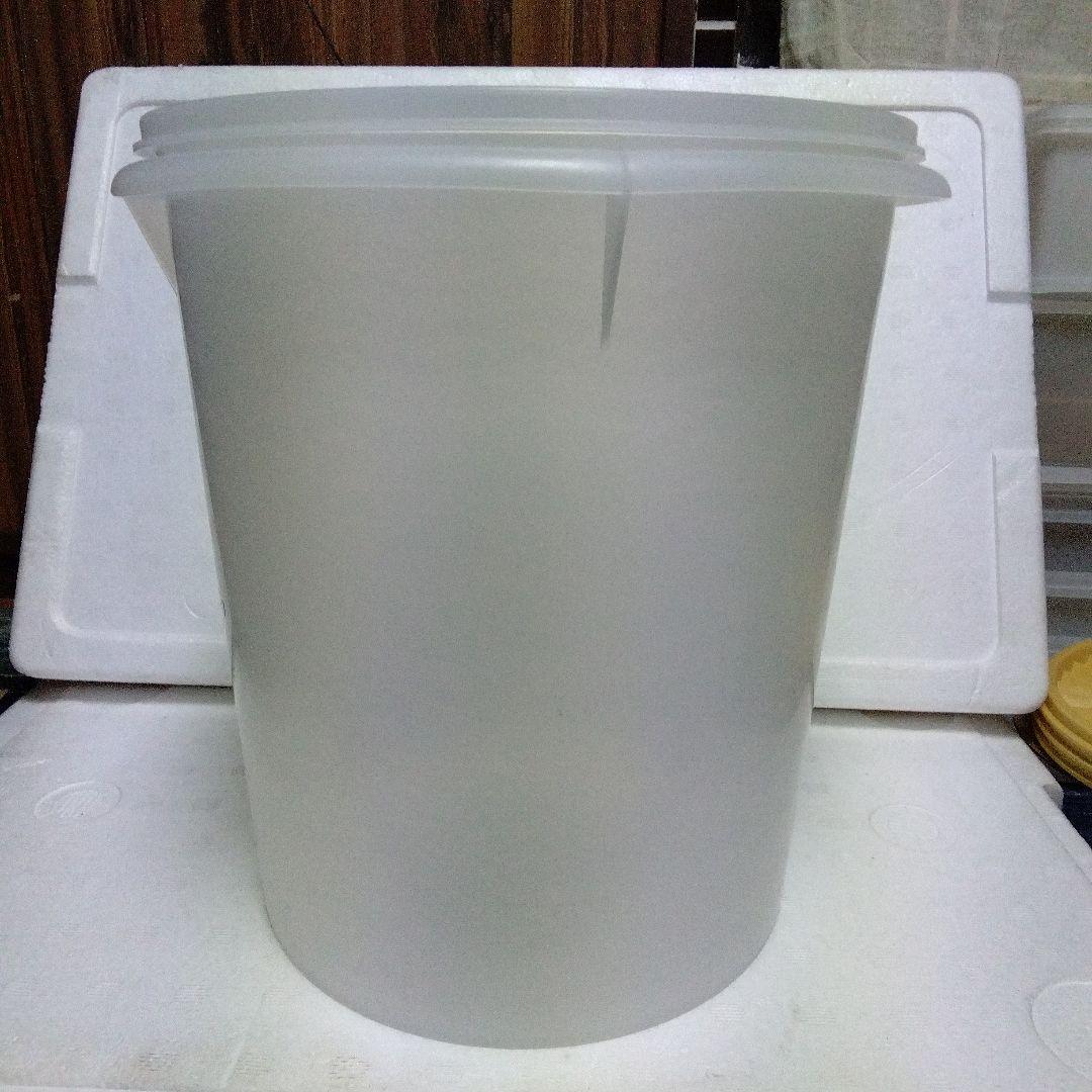 タッパーウェア　食品保存容器 蓋付き　3個セット