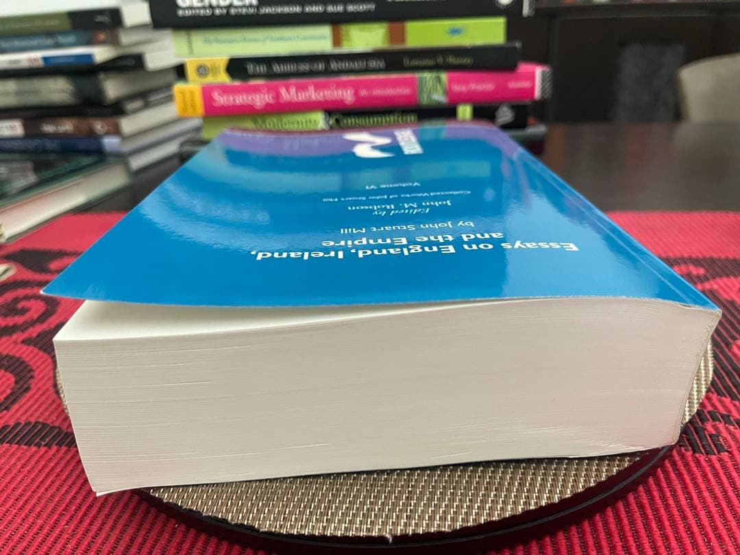 洋書 Essays on England Ireland and the Empire