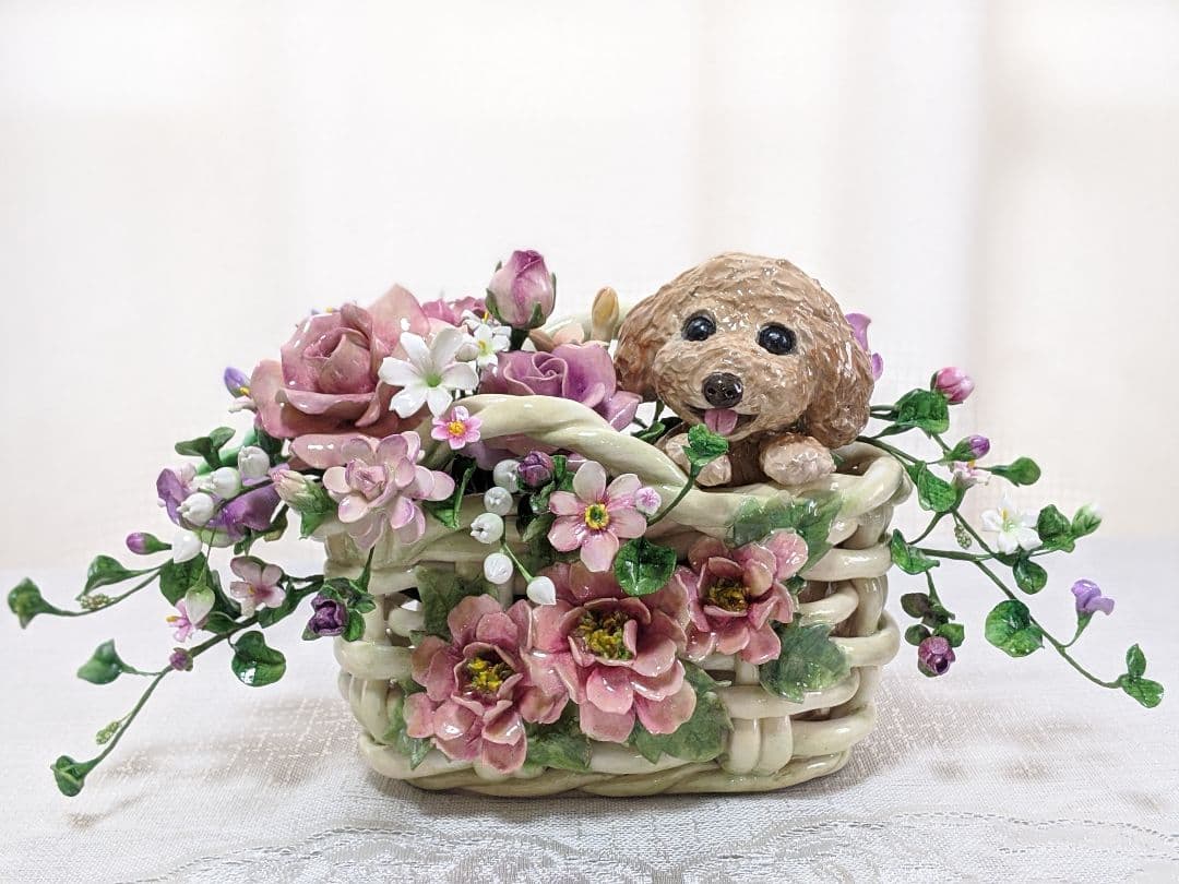 【ひろりん】クレイフラワー♥かごにお花とプードル♥ハンドメイド