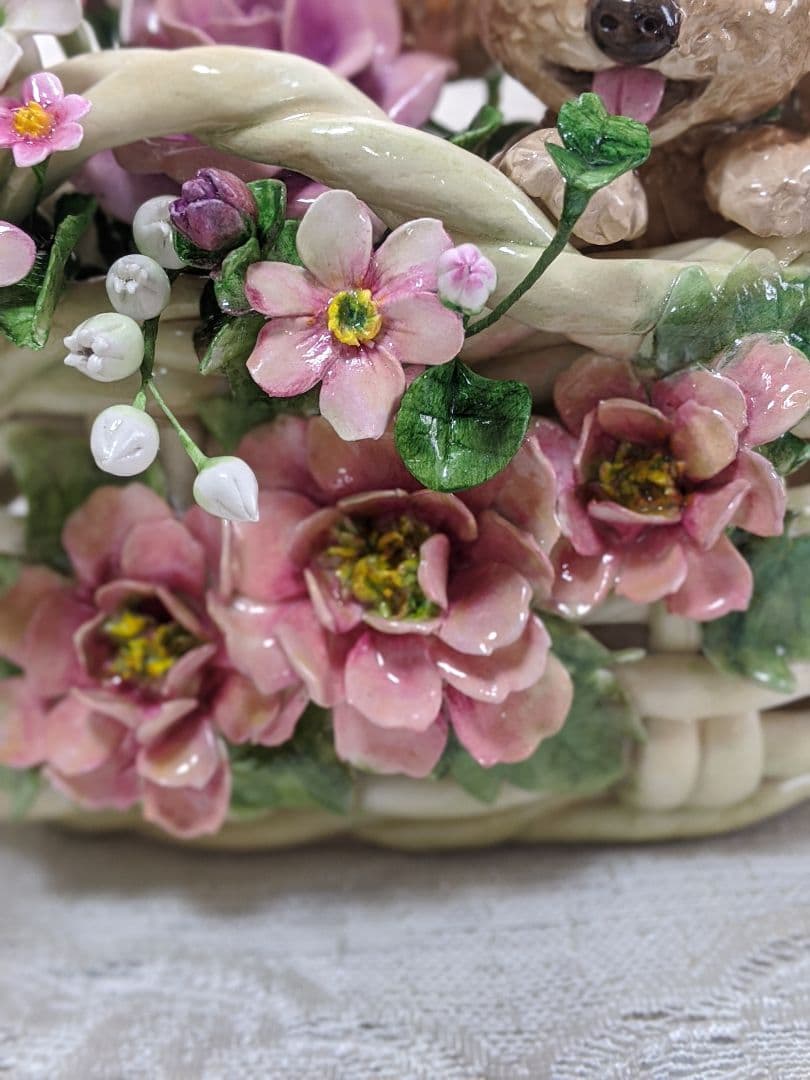 【ひろりん】クレイフラワー♥かごにお花とプードル♥ハンドメイド