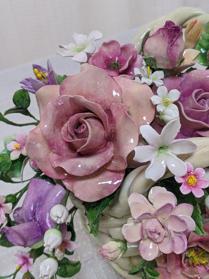 【ひろりん】クレイフラワー♥かごにお花とプードル♥ハンドメイド