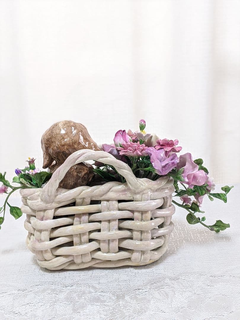 【ひろりん】クレイフラワー♥かごにお花とプードル♥ハンドメイド