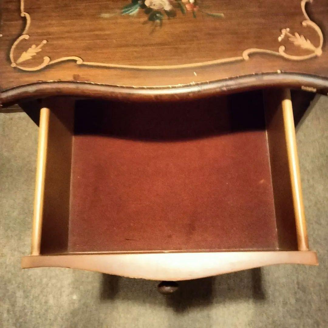 ヨーロッパアンティーク花柄ペイントの木製サイドテーブルチェスト