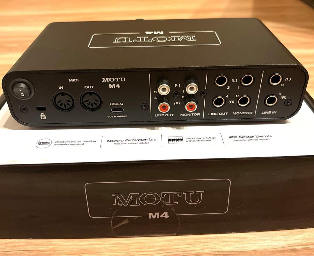 MOTU M4 4-in/4-outオーディオインターフェース