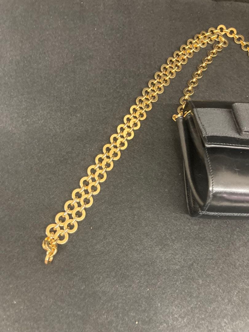 美品　フェラガモ　ショルダーバッグ　チェーン　ヴァラリボン　リザード型押し　黒⭐︎