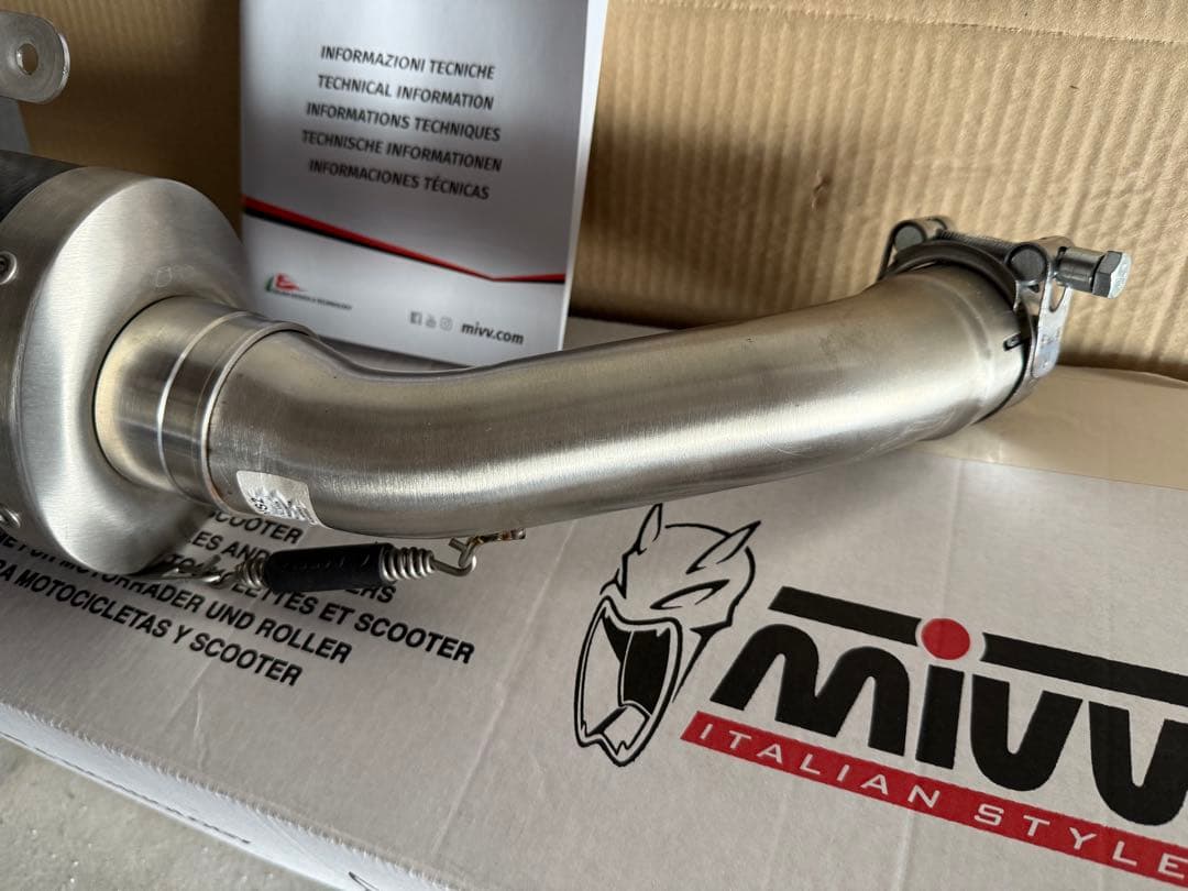 KTM390アドベンチャー　MIVV カーボンファイバー スリップオンマフラー