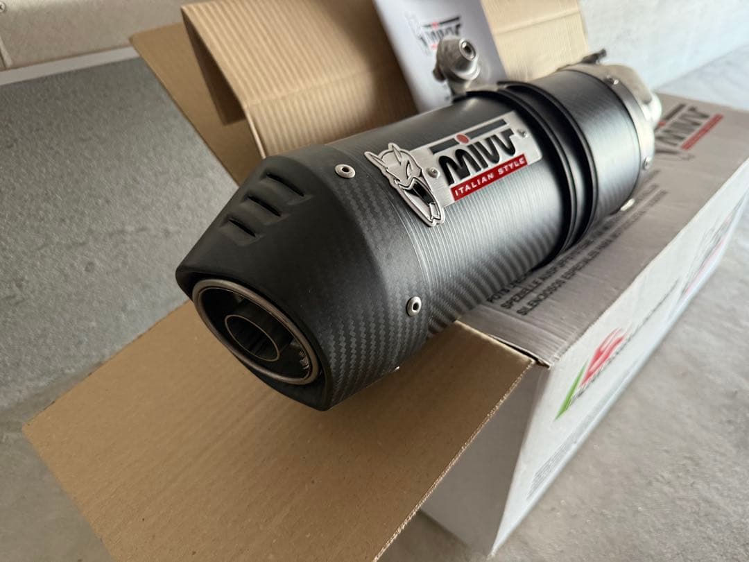 KTM390アドベンチャー　MIVV カーボンファイバー スリップオンマフラー