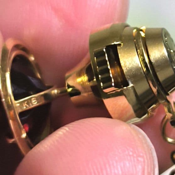 18金ゴールド 赤色オ一バルカツ卜ピンブローチK18天然宝石 ネクタイピン