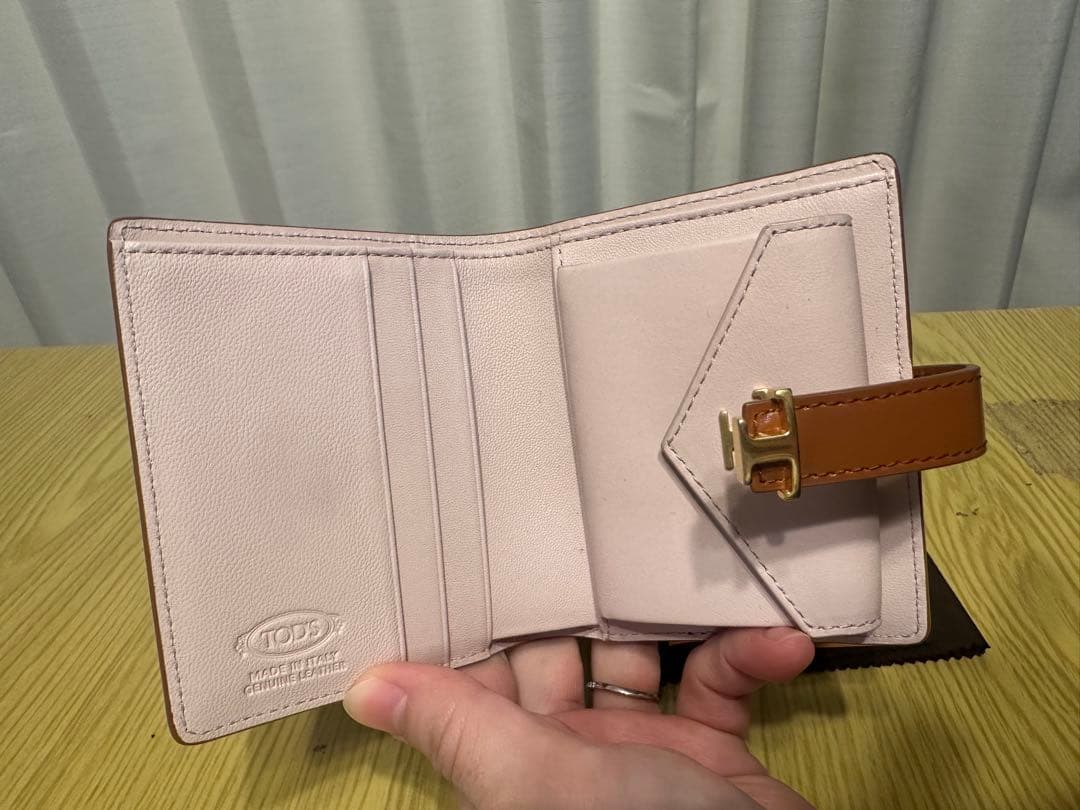 TOD'S Timeless 二つ折り財布　ブラウン