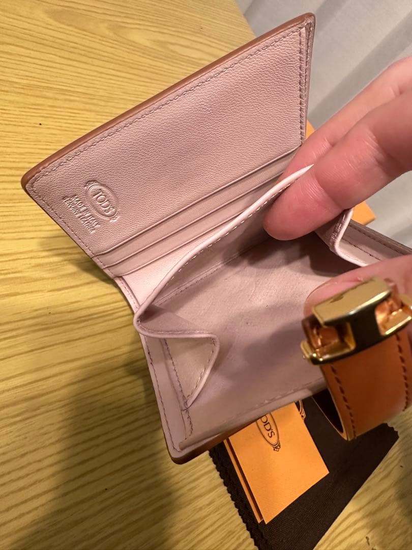 TOD'S Timeless 二つ折り財布　ブラウン