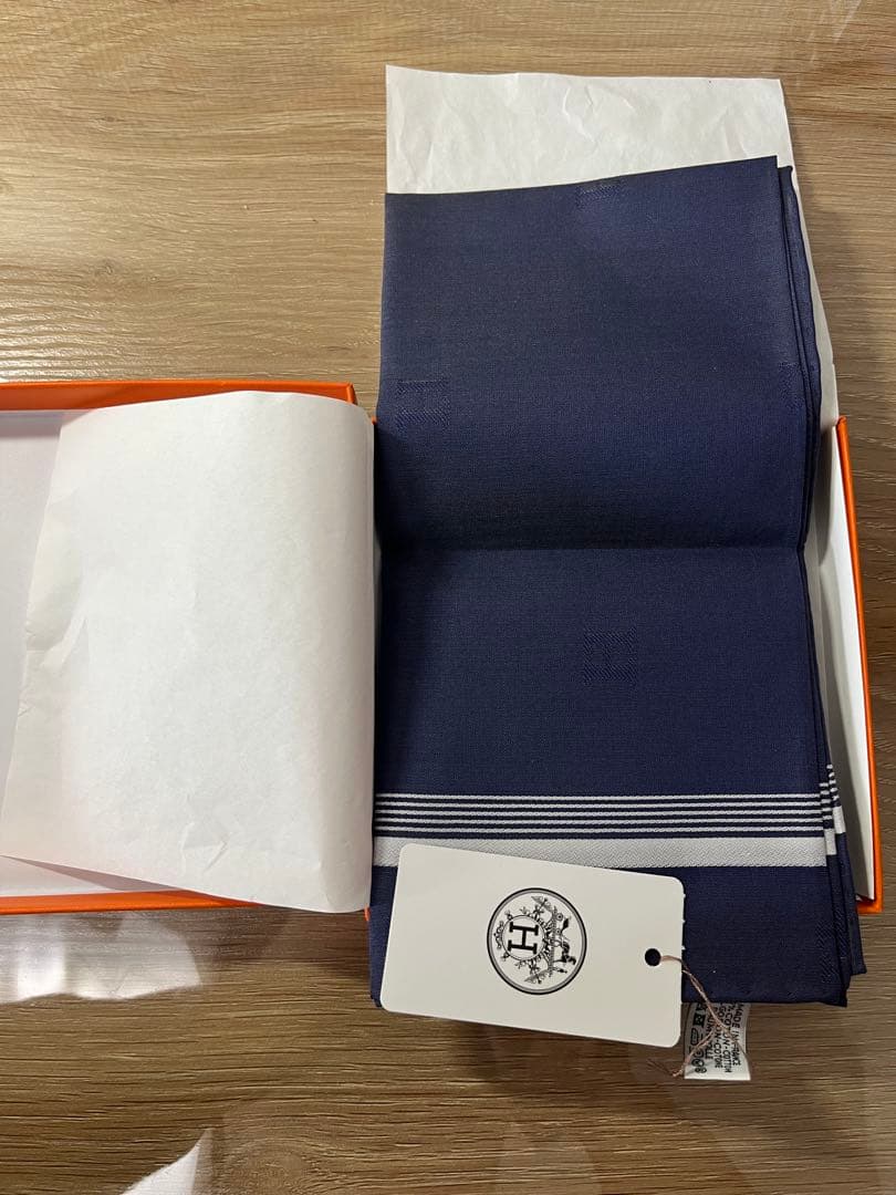 [新品未使用・箱付き]HERMES メンズ　ハンカチ