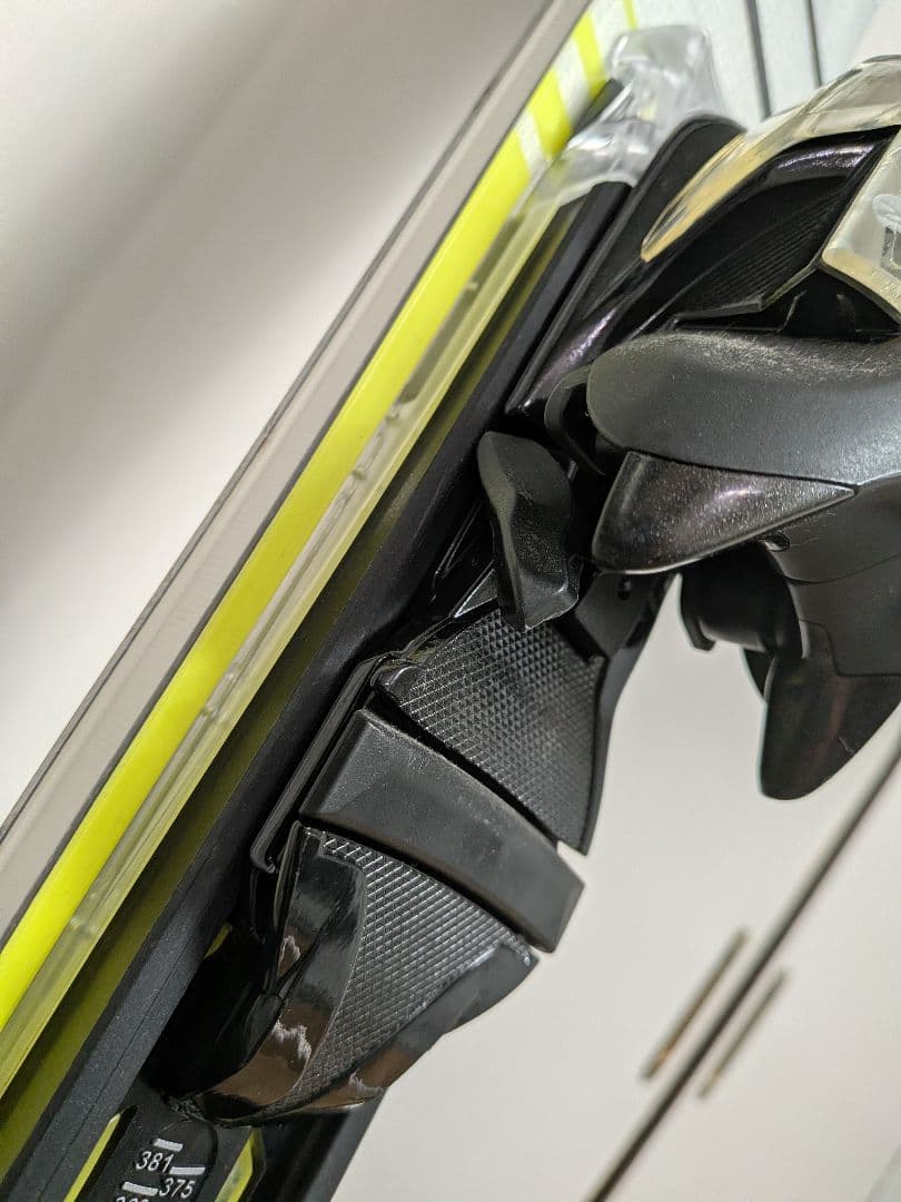 値上げ　ROSSIGNOL DEMO アルペンスキー 黒/黄　スキー板