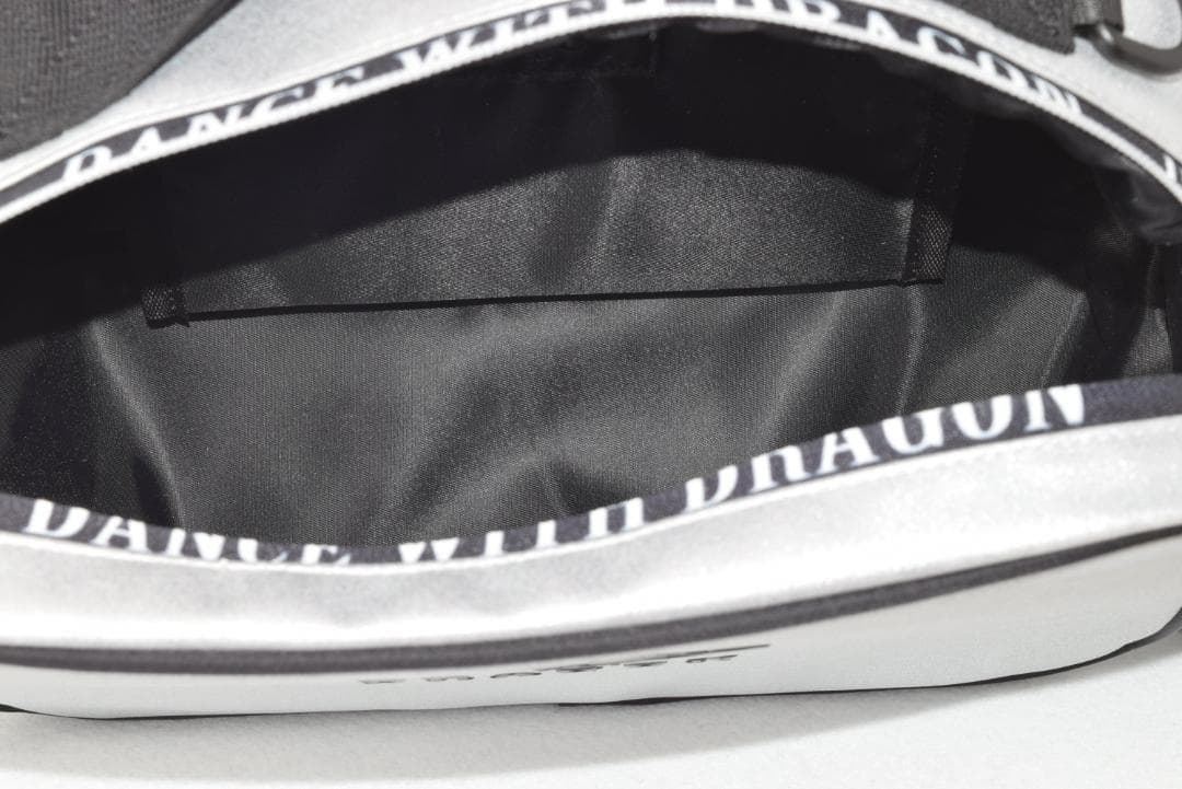 新品☆ダンスウィズドラゴン スパークルレザーマルチポーチ☆カートバック☆シルバー