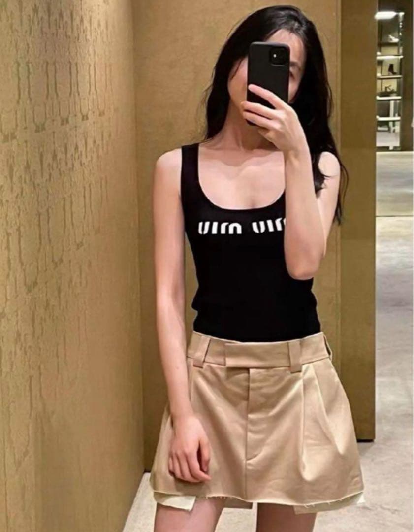 miu miu ブラック タンクトップ