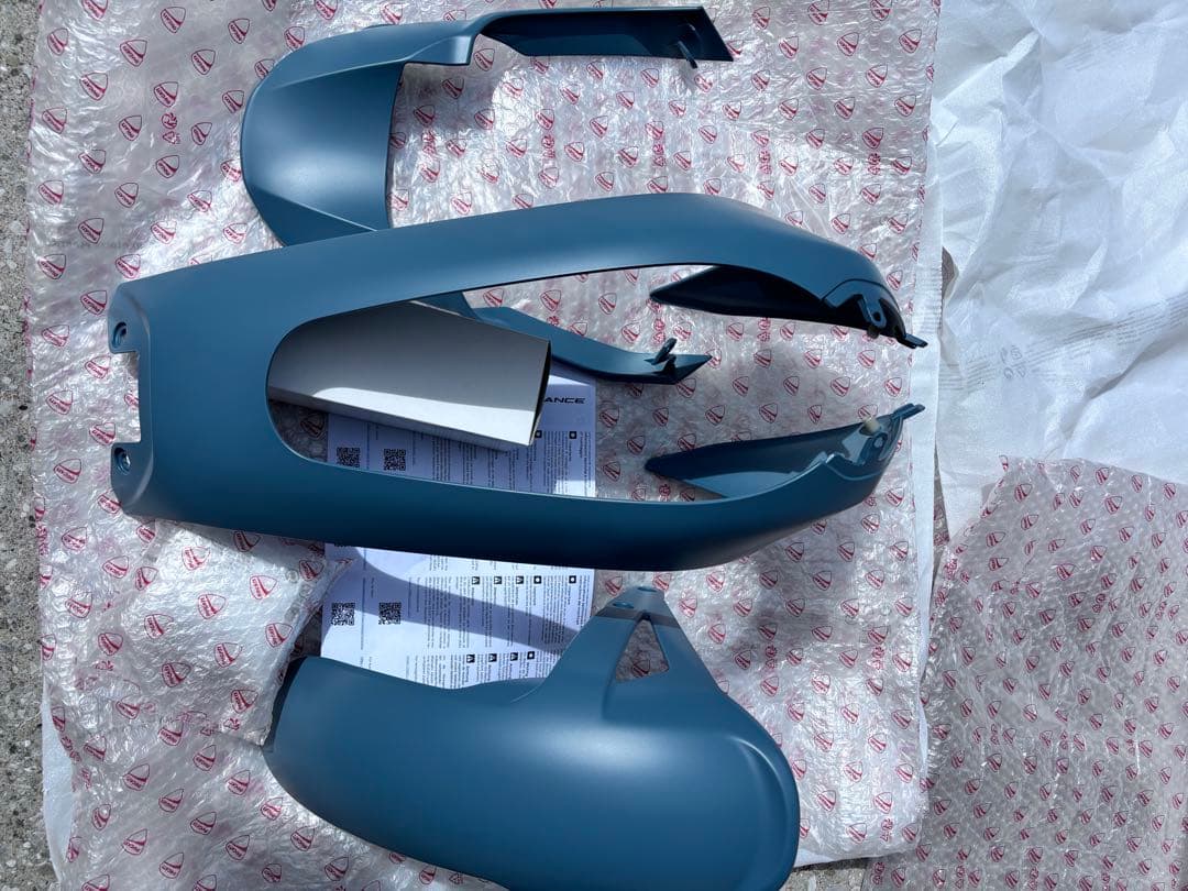 J*N様 DUCATI グレー カウル 4点セット