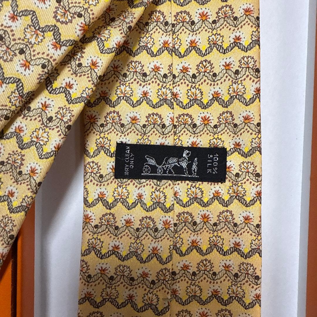 極美品　エルメス　ネクタイ　黄色オレンジ　花柄　派手　　　　結婚式