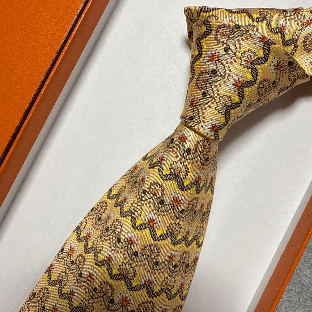 極美品　エルメス　ネクタイ　黄色オレンジ　花柄　派手　　　　結婚式