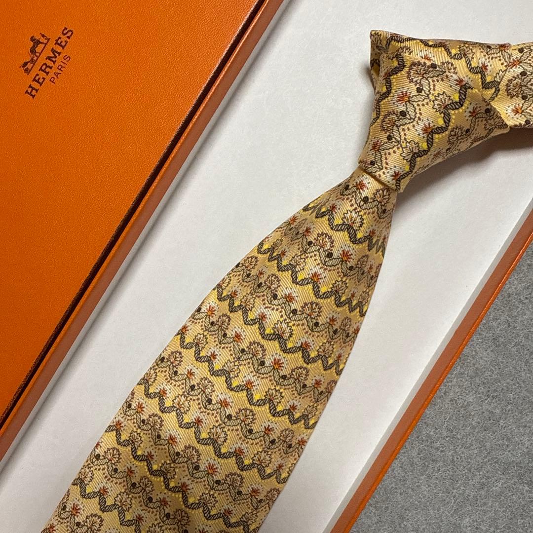 極美品　エルメス　ネクタイ　黄色オレンジ　花柄　派手　　　　結婚式