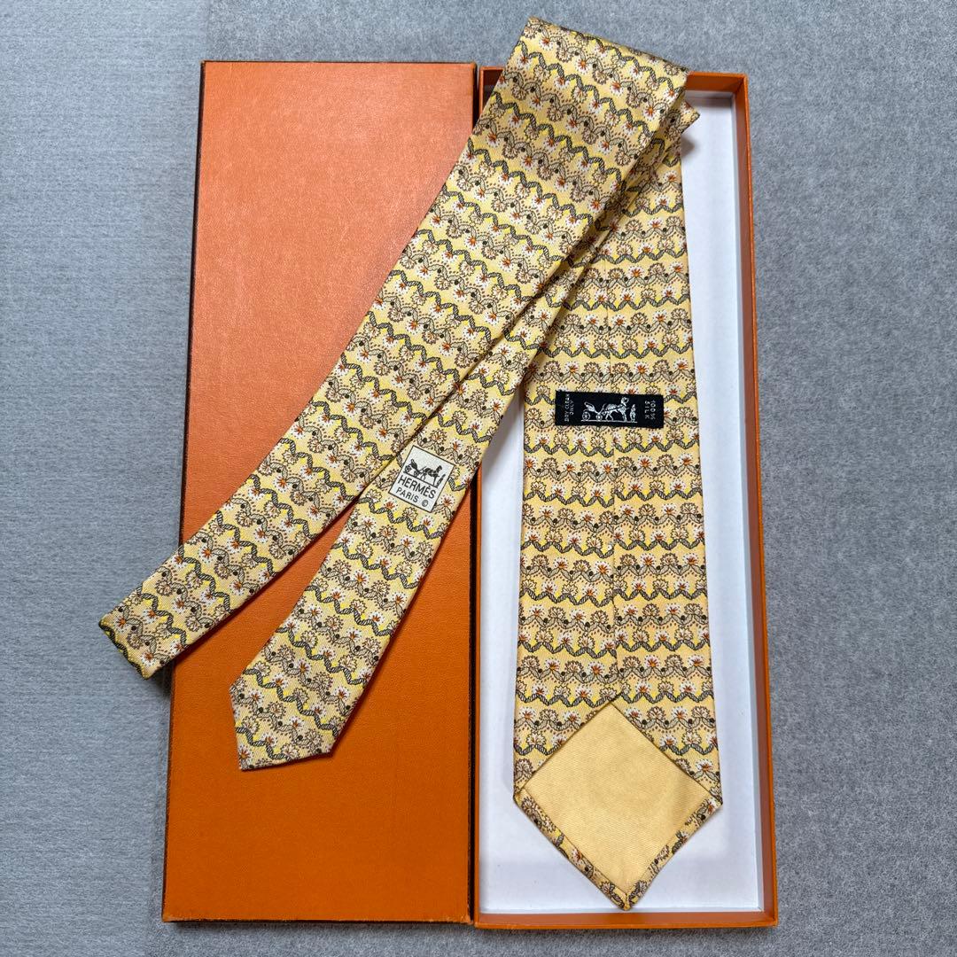 極美品　エルメス　ネクタイ　黄色オレンジ　花柄　派手　　　　結婚式