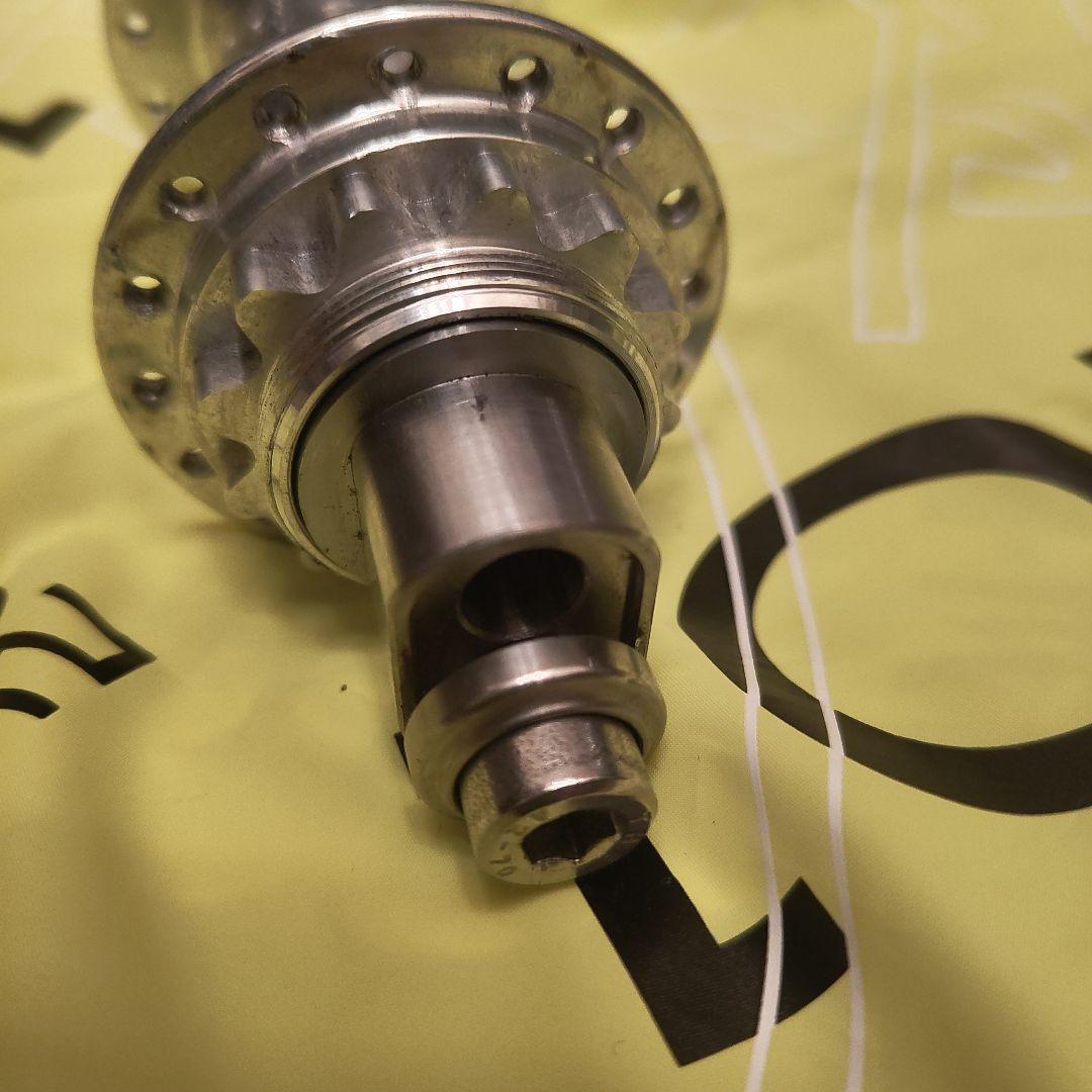 white industries eno エキセントリックハブ 32H