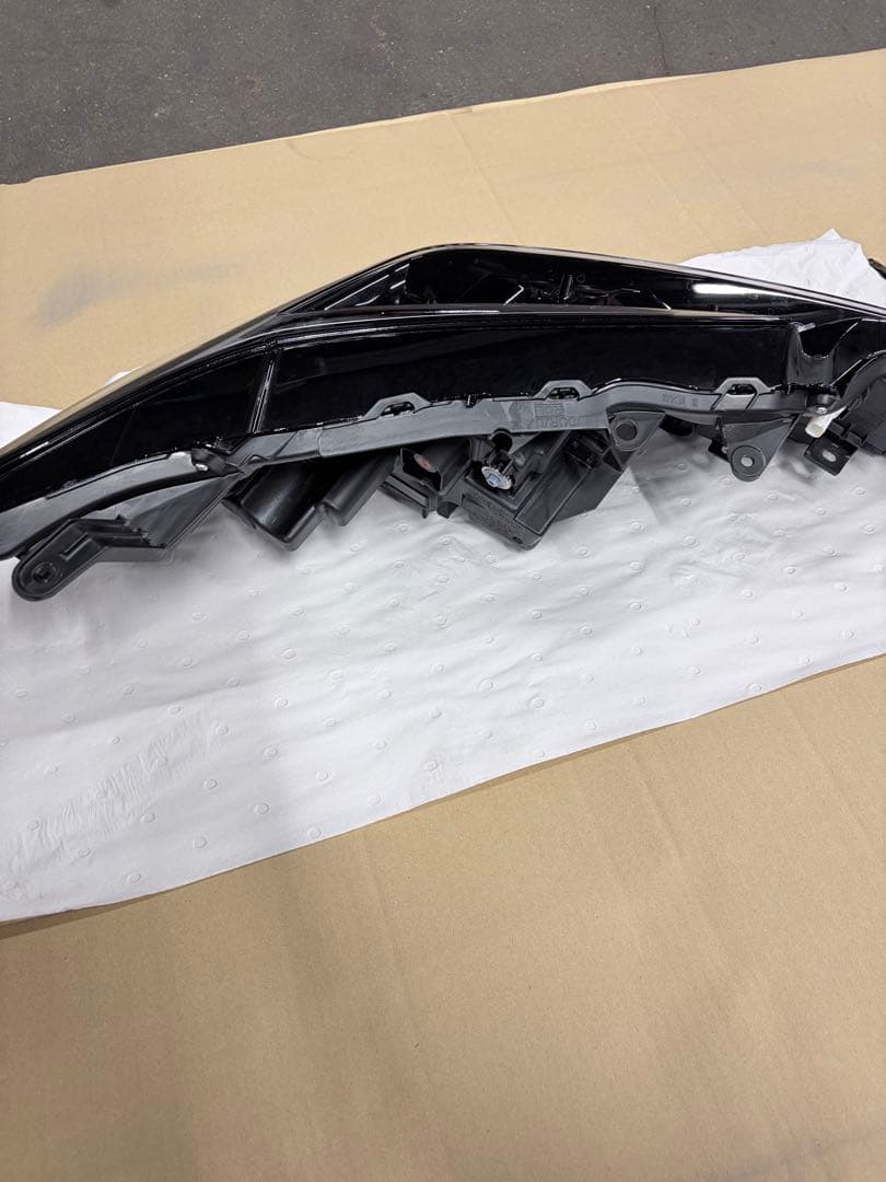 プリウス　左ヘッドライト　中古