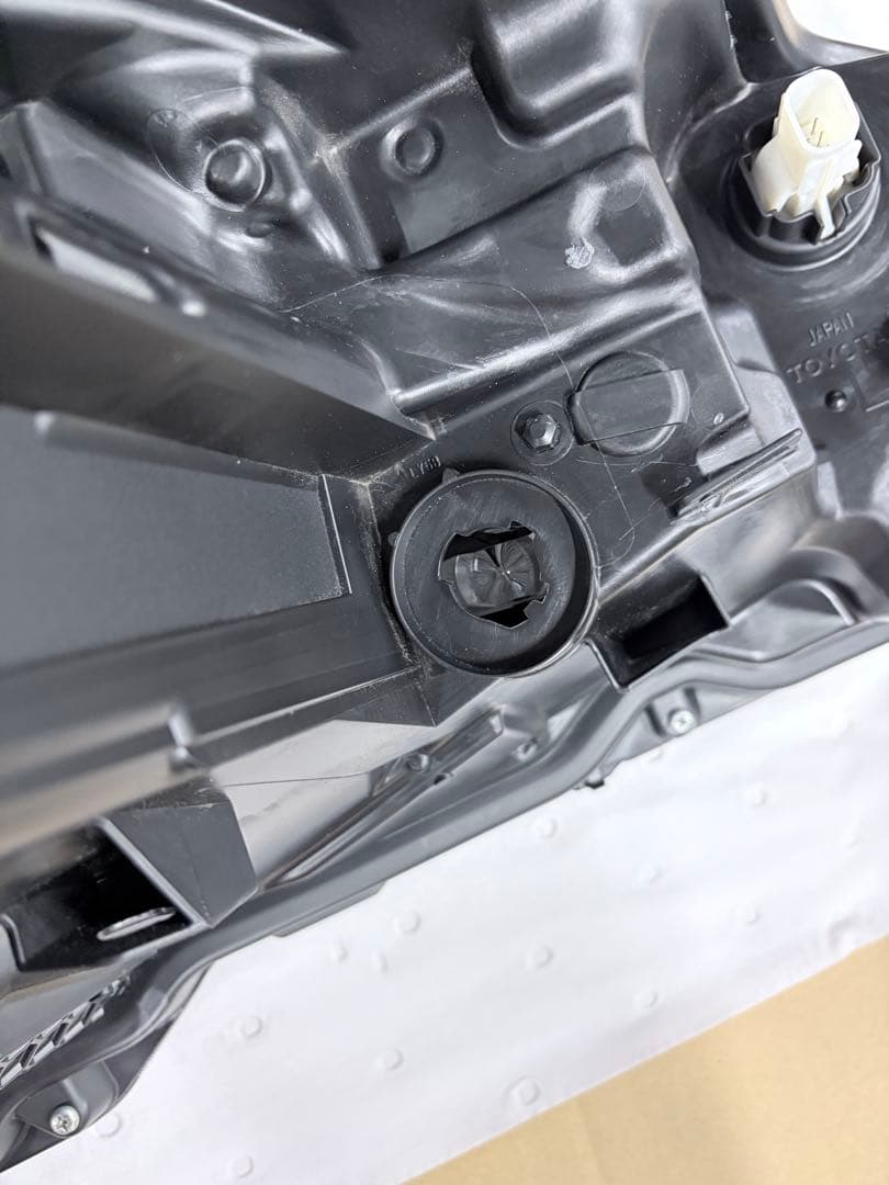 プリウス　左ヘッドライト　中古